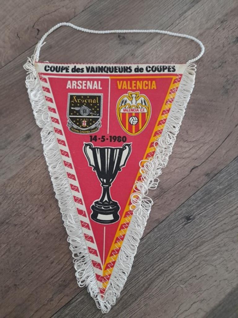 Arsenal Valencia wimpel, Ophalen of Verzenden, Zo goed als nieuw, Vaantje of Sjaal