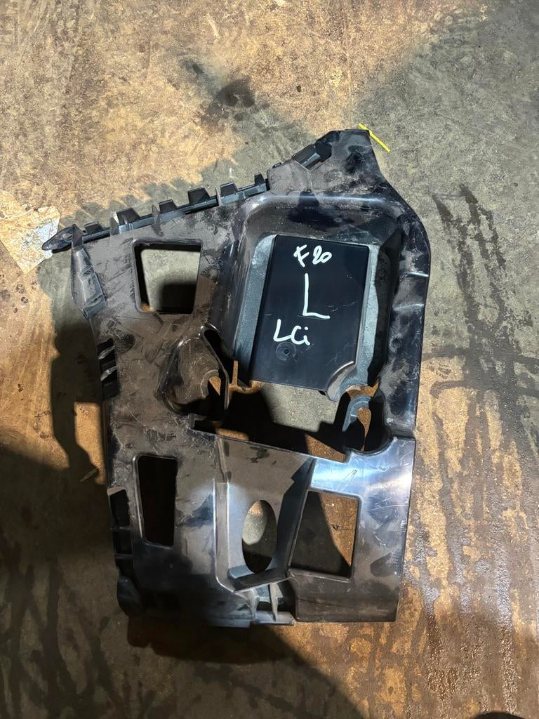 Guide pare-chocs gauche BMW F20 LCI 51127371753, Autos : Pièces & Accessoires, Arrière, Pare-chocs, Enlèvement, Utilisé
