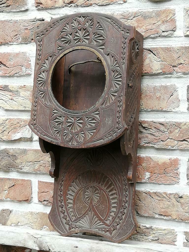 Joli boîtier de pendule en bois sculpté,  travail frison, Antiquités & Art, Enlèvement ou Envoi