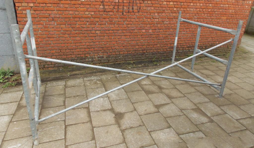 Stelling , Gegalvaniseerd , zo goed als nieuw, Doe-het-zelf en Bouw, Ladders en Trappen, Ophalen, Zo goed als nieuw