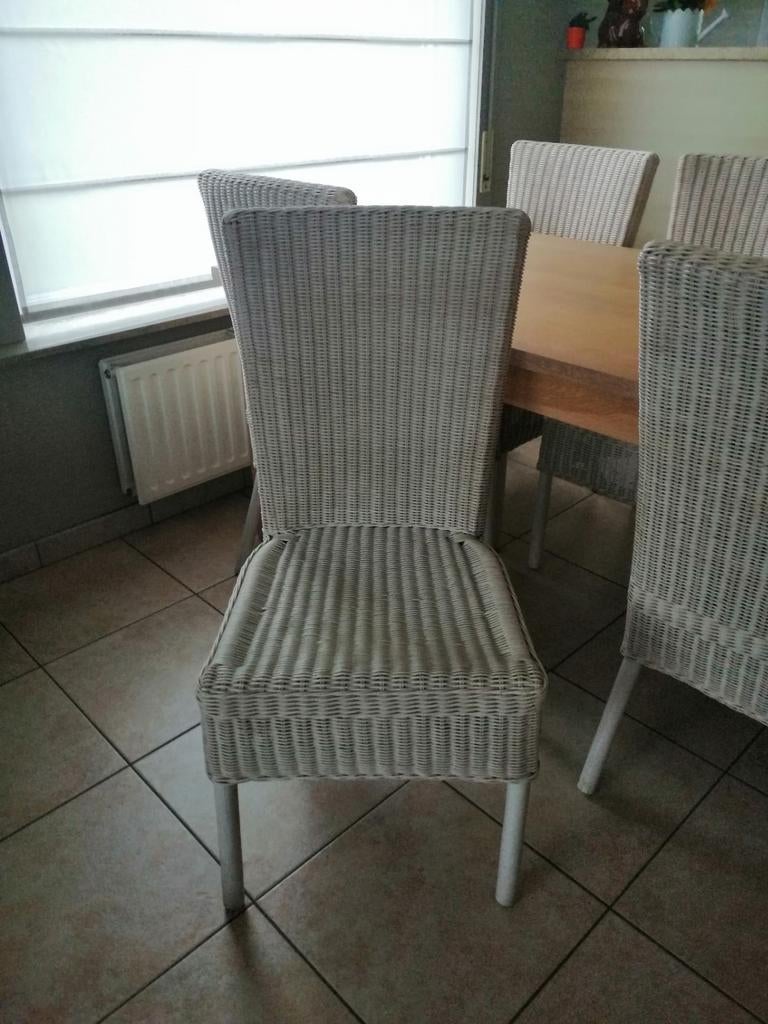 rieten eetkamerstoelen, Enlèvement