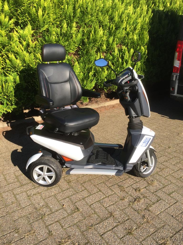 Nieuwe scootmobiel met extra vering en kleine draaicirkel, Diversen, Ophalen, Nieuw, Handicare