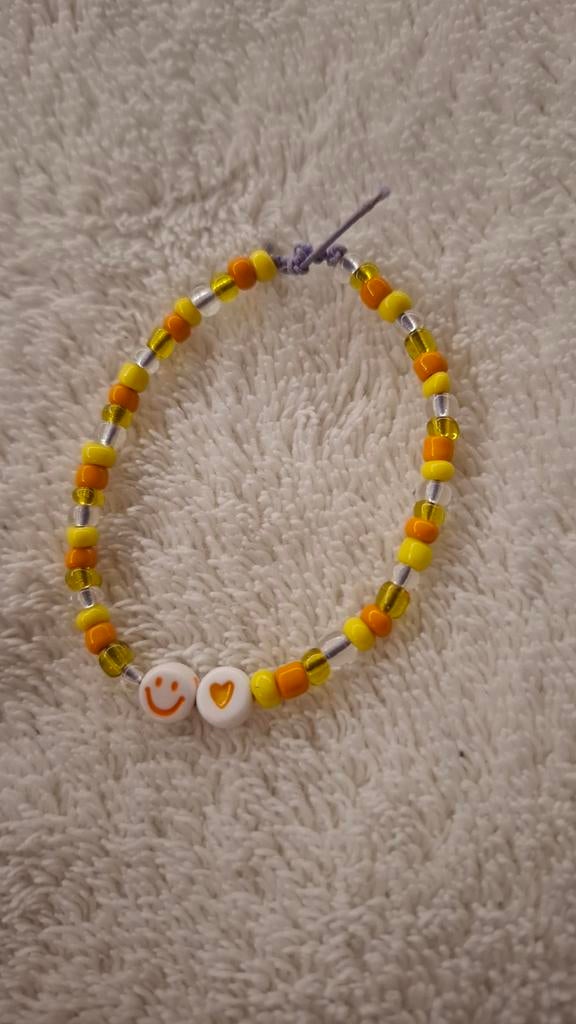 Twee leuke Armbandjes., Handtassen en Accessoires, Armbanden, Ophalen of Verzenden, Zo goed als nieuw, Elastiek, Met bedels of kralen