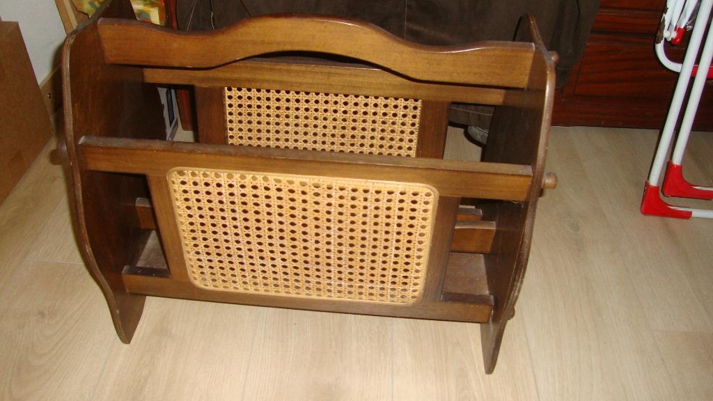 Krantenhouder/ tijdschriftenhouder in hout en Weens stro, Ophalen, Zo goed als nieuw