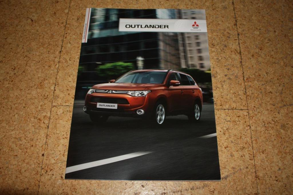Mitsubishi Outlander brochure 2013, Ophalen of Verzenden, Nieuw, Folder