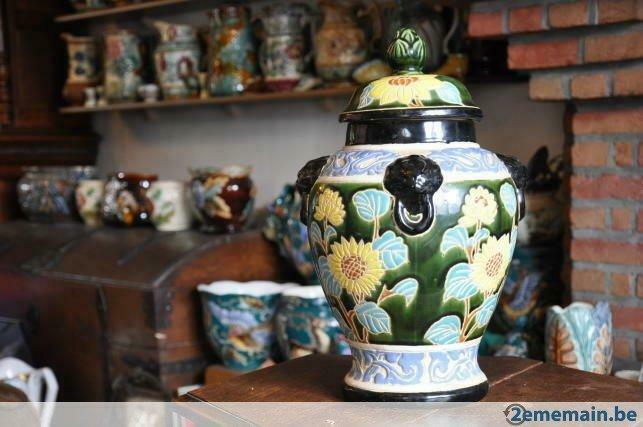 potiche asiatique couverte au tournesol