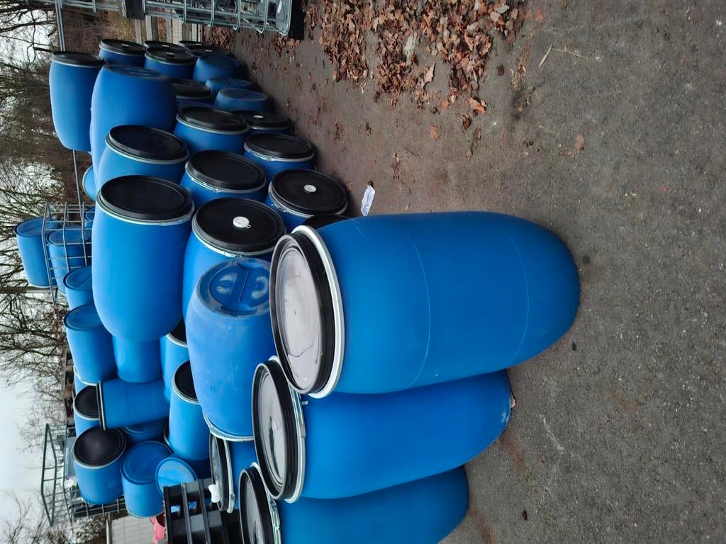 Barils,  bidons, fûts plastiques 200l, Ophalen, Zo goed als nieuw