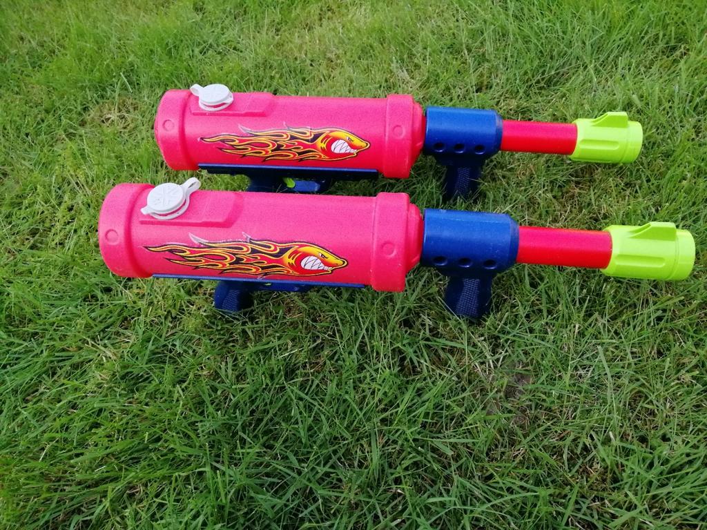 Waterpistolen hotwheels, Ophalen, Zo goed als nieuw