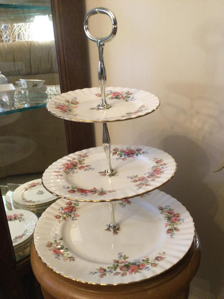 Royal Albert Moss Rose, Maison & Meubles, Cuisine | Vaisselle, Comme neuf, Service complet, Enlèvement