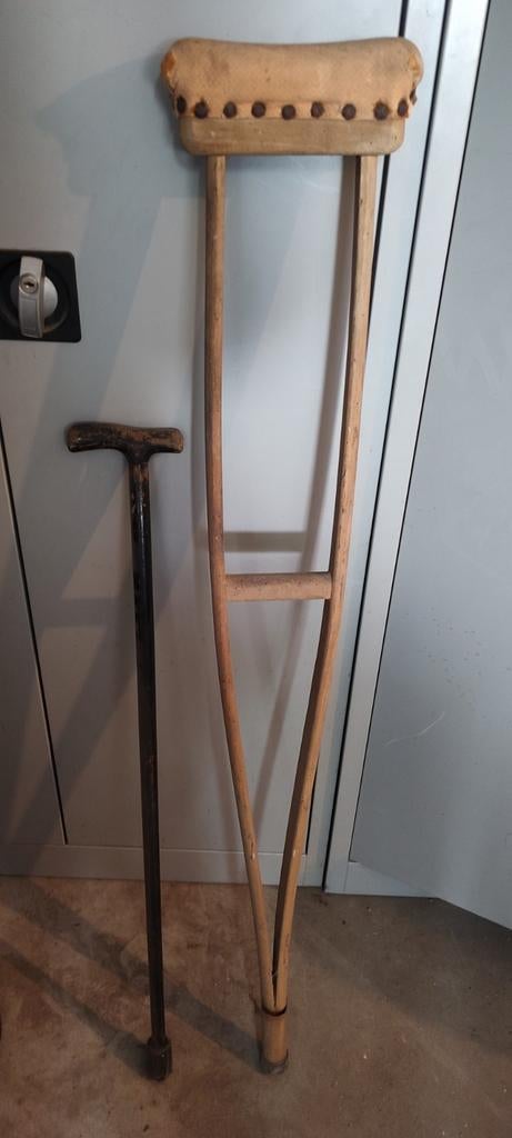 Antieke kruk en wandelstok hout, Verzamelen, Ophalen of Verzenden
