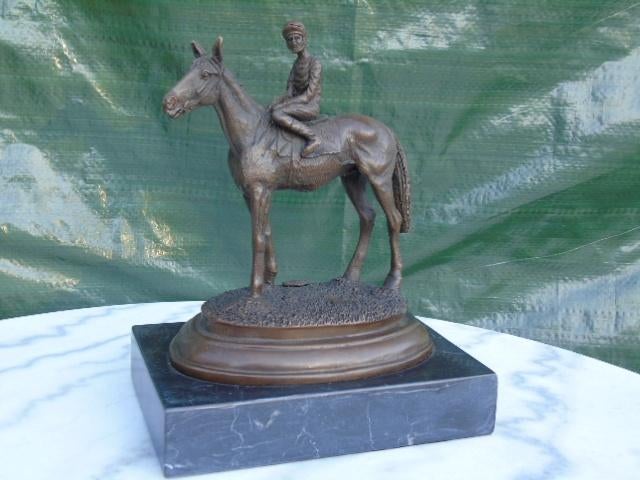 cheval et son jockey en bronze signé, MILO, Antiquités & Art, Enlèvement ou Envoi, Bronze