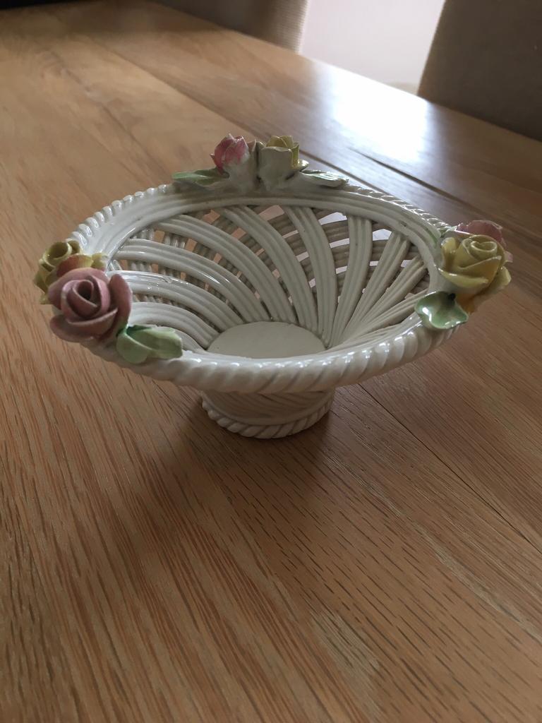 Capodimonte mandje., Antiek en Kunst, Ophalen