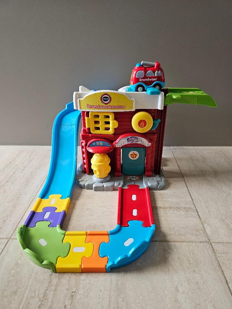 Vtech brandweerkazerne + brandweerauto bram, Ophalen, Zo goed als nieuw, 2 tot 4 jaar