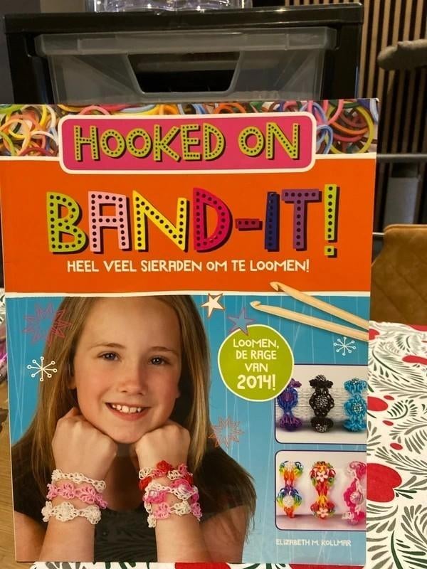 Boek loombandjes Band-It, Enlèvement ou Envoi, Comme neuf, Fabrication de bijoux, Convient aux enfants