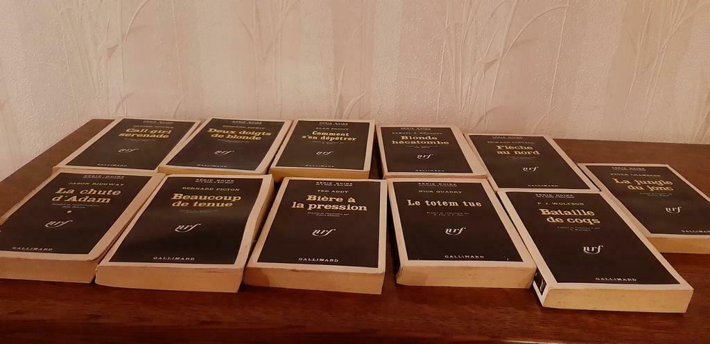 Lot de 11 livres en français, Enlèvement ou Envoi, Comme neuf