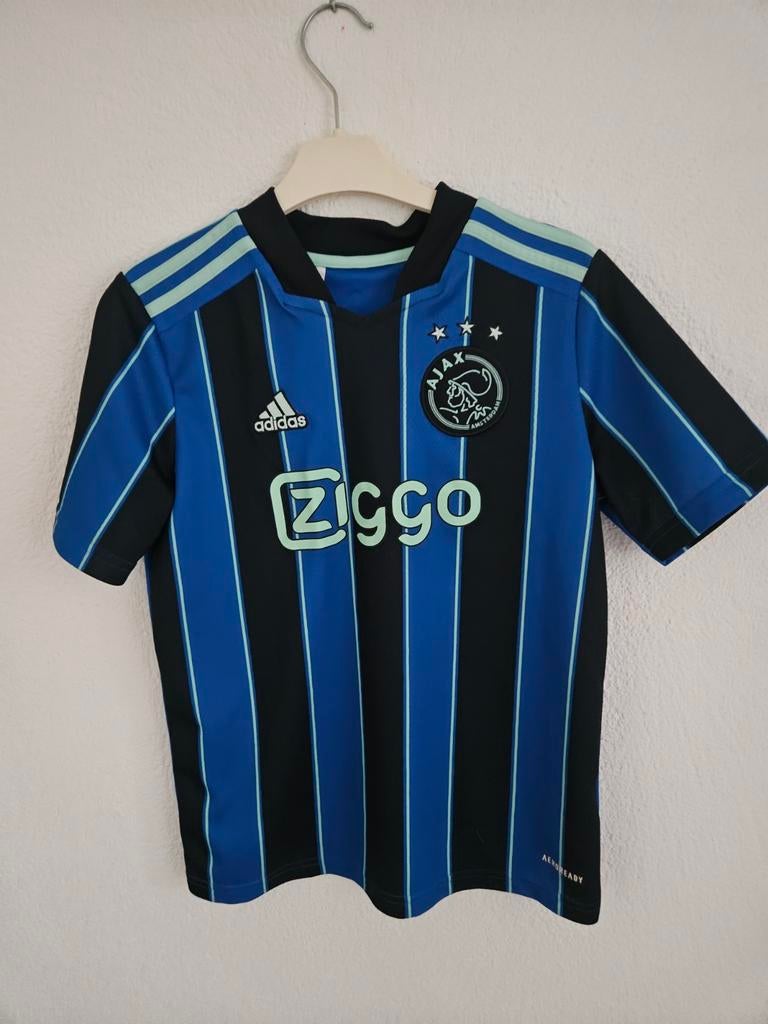 Ajax tenue in maat 128. Het tenue is in goede staat, Ophalen of Verzenden