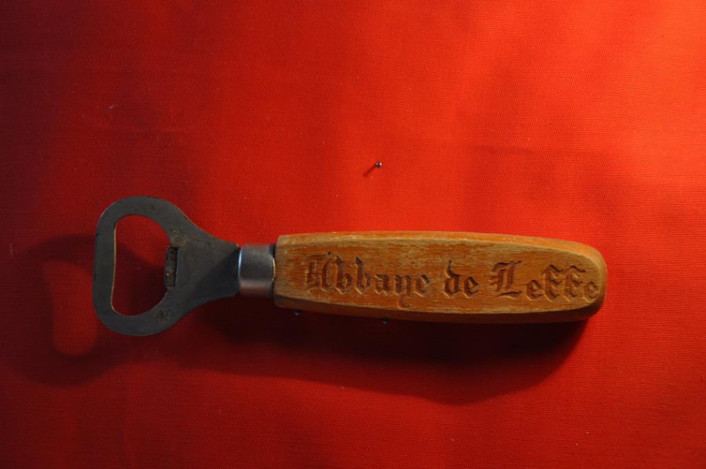 §  decapsuleur publicitaire abbaye de leffe (52), Collections, Enlèvement ou Envoi, Utilisé, Ouvre-bouteille, Leffe
