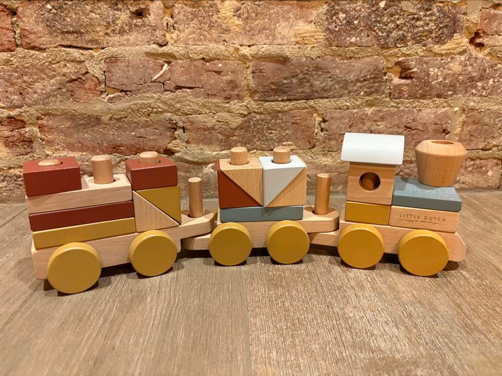 Houten trein met blokjes, Ophalen, Zo goed als nieuw