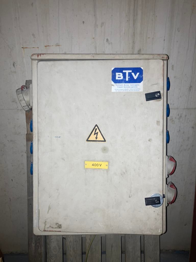 Armoire de travail jusqu'à 63 A, Enlèvement, Utilisé, Autres types