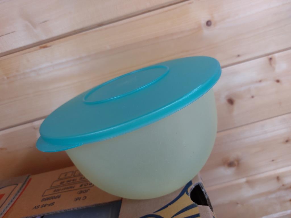 Pot tupperware de 2,5 L avec couvercle, Enlèvement ou Envoi, Comme neuf, Jaune, Récipient ou Bol