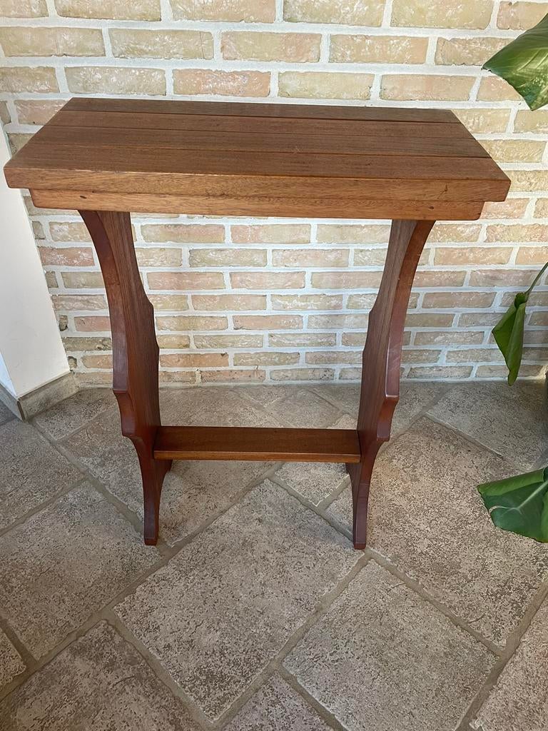 Hoger tafeltje. 82 cm hoog, Enlèvement