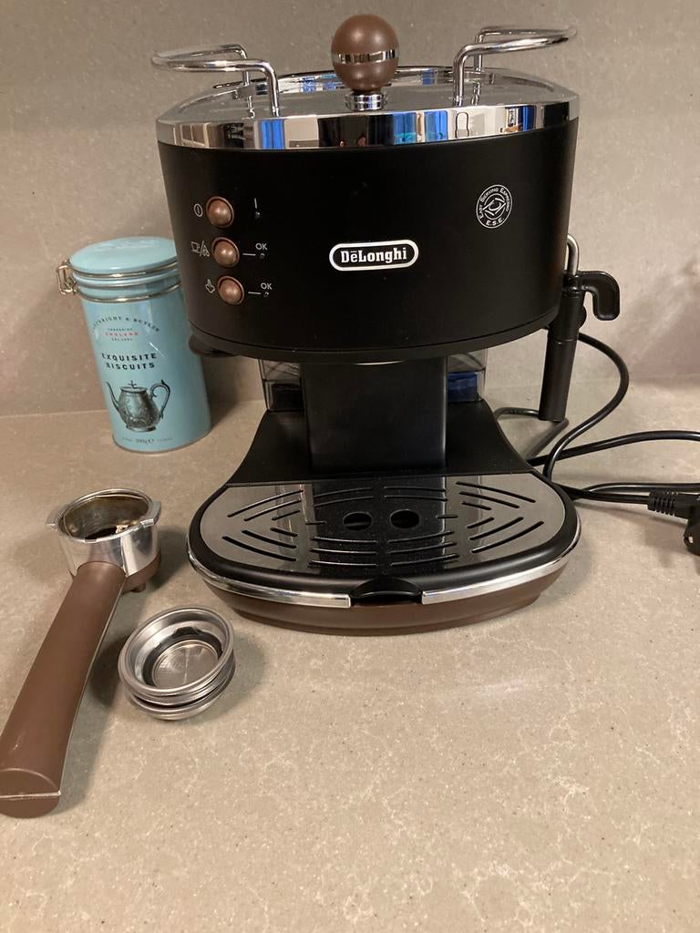 Machine à café DeLonghi, Ophalen of Verzenden, Zo goed als nieuw, Gemalen koffie, Stoompijpje