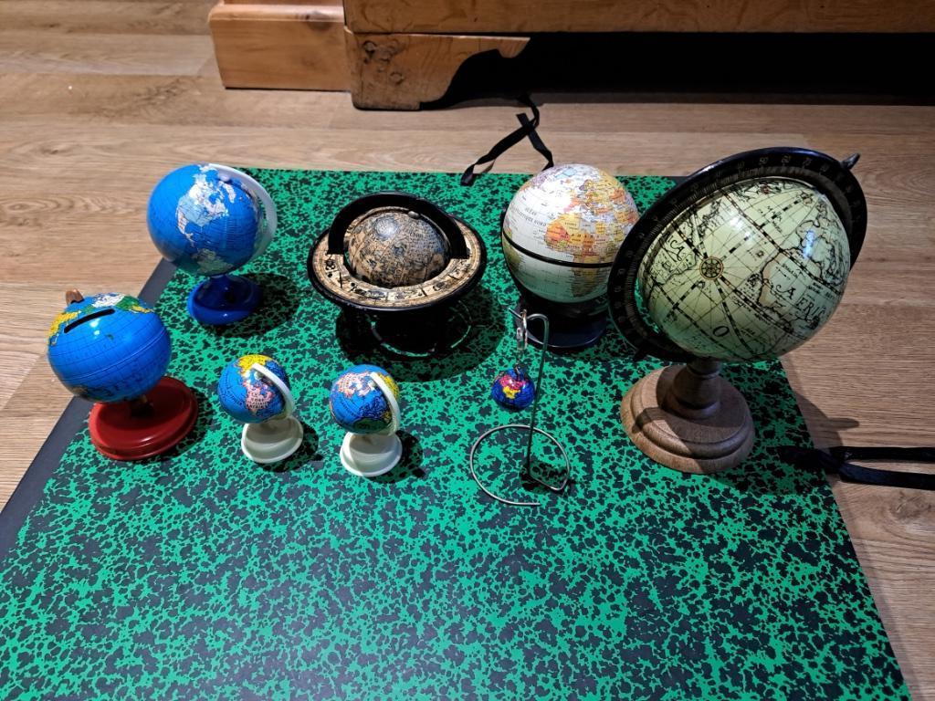 8 jouets anciens en forme de globe terrestre, Collections, Enlèvement ou Envoi, Utilisé