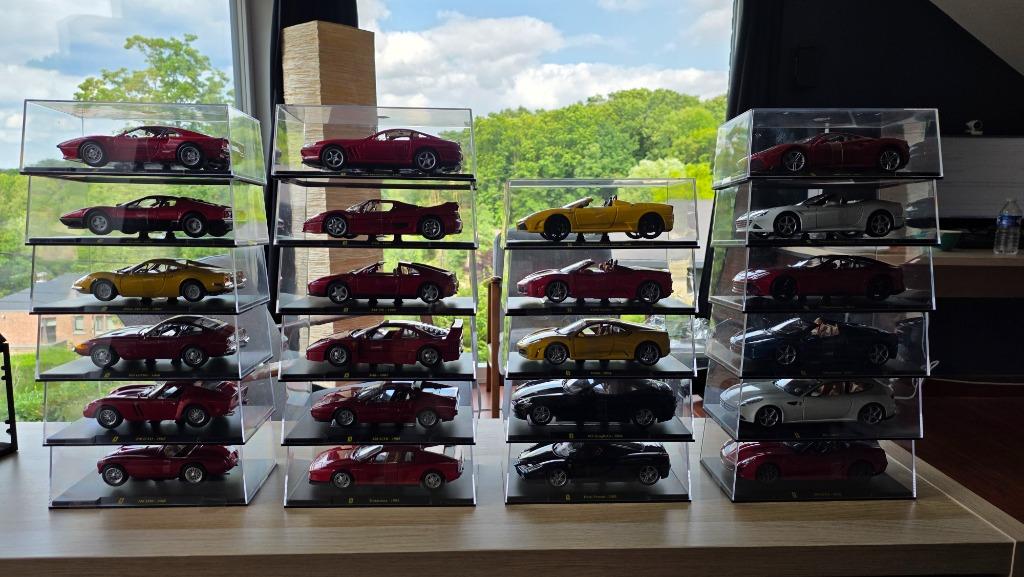 Lot de 23 Ferrari 1:24 - edition Hachette - official ferrari, Ophalen, Zo goed als nieuw, Auto, Burago