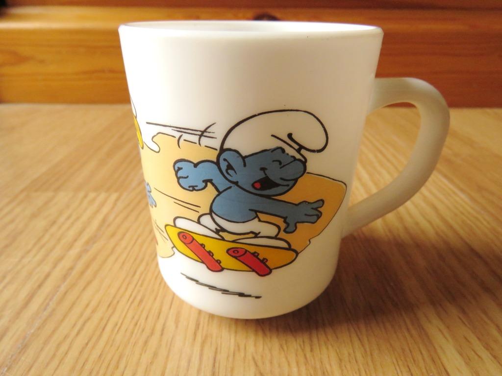 mug tasse les schtroumpfs en arcopal de 1990, Ophalen of Verzenden, Zo goed als nieuw, Kop(pen) en/of Schotel(s)
