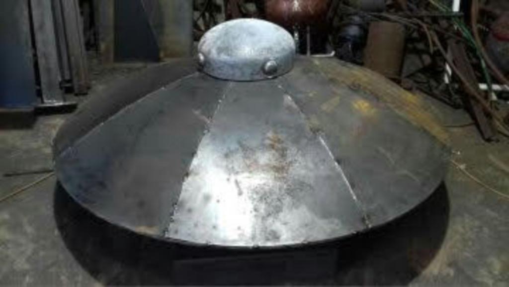 Vliegende schotel (UFO) Sculptuur in staal. Uniek stuk., Tuin en Terras, Ophalen