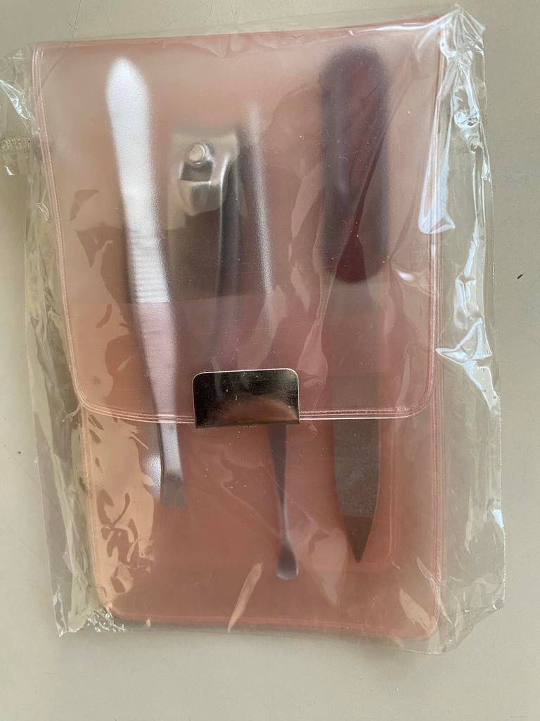 NIEUW In Gesloten Verpakking. Reissetje Nagels+Wenkbrauwen🍄, Ophalen of Verzenden, Nieuw