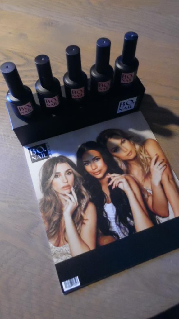 Nagellakken Bo Nails in display  Nieuw, Handtassen en Accessoires, Ophalen of Verzenden, Nieuw, Handen en Nagels