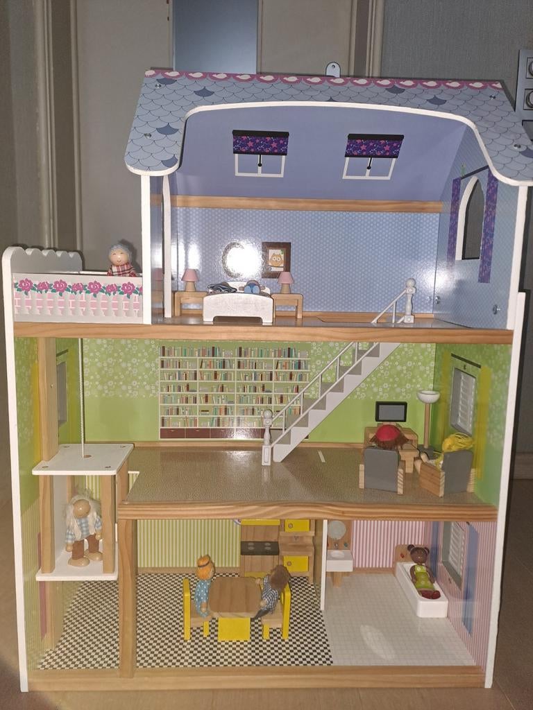 Poppenhuis met meubeltjes en popjes, Ophalen, Poppenhuis