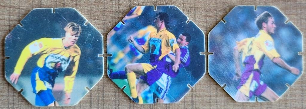 3 verzamelplaatjes voetbalclub Sint-Truiden (jaren '90), Verzamelen, Sportartikelen en Voetbal, Ophalen of Verzenden, Gebruikt