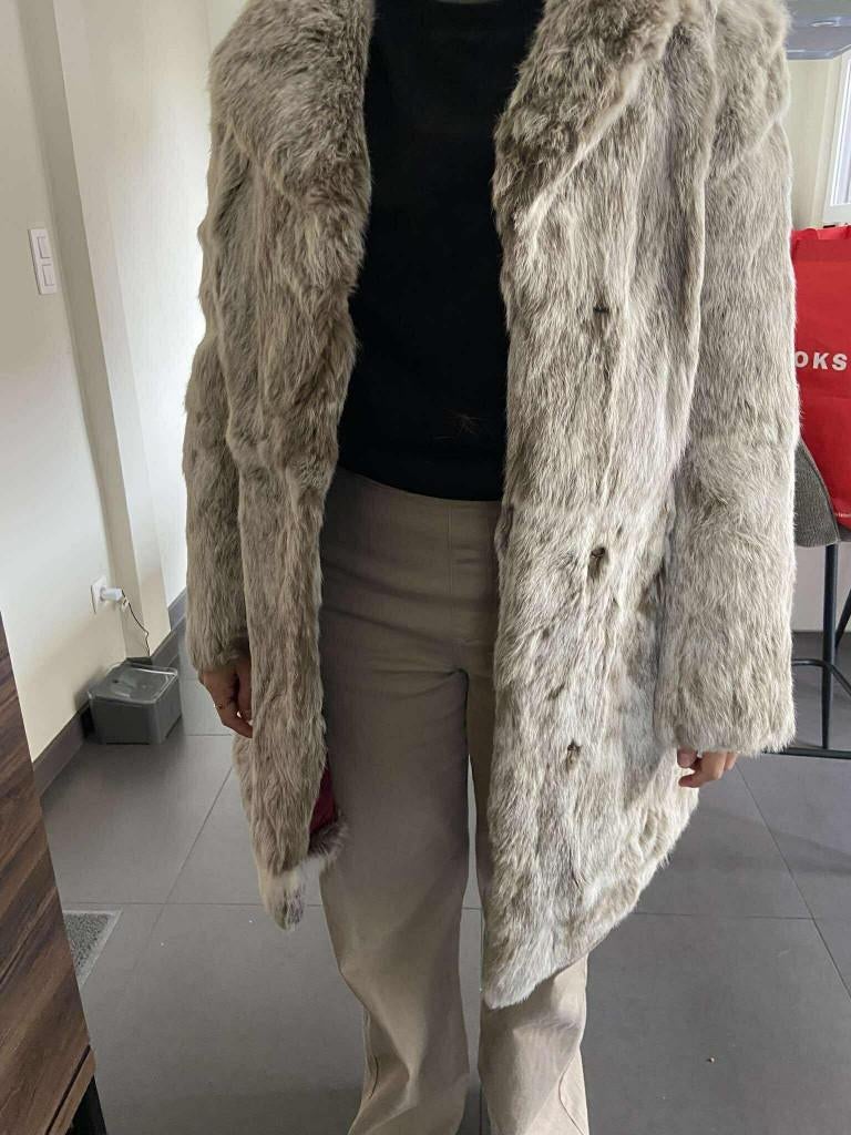 Luxe konijnenbontjas – Vintage & elegant, Ophalen of Verzenden, Zo goed als nieuw, Maat 42/44 (L), Beige