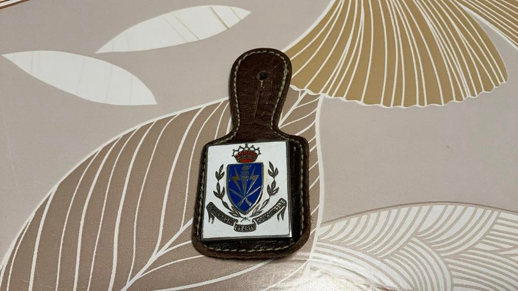 Cintre belge pour poche poitrine, Collections, Envoi