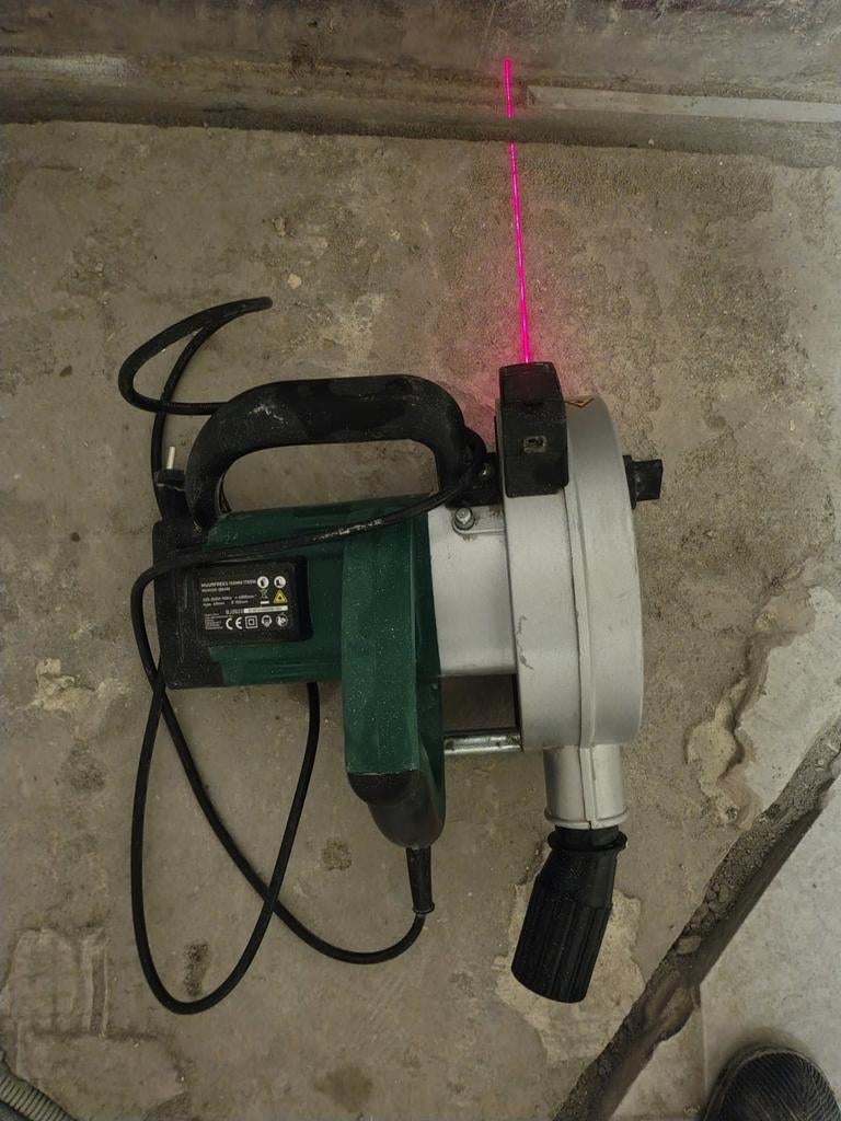 Pince coupante murale 150 mm. 1700W, Électrique, Découpeur de mur, Comme neuf, Enlèvement