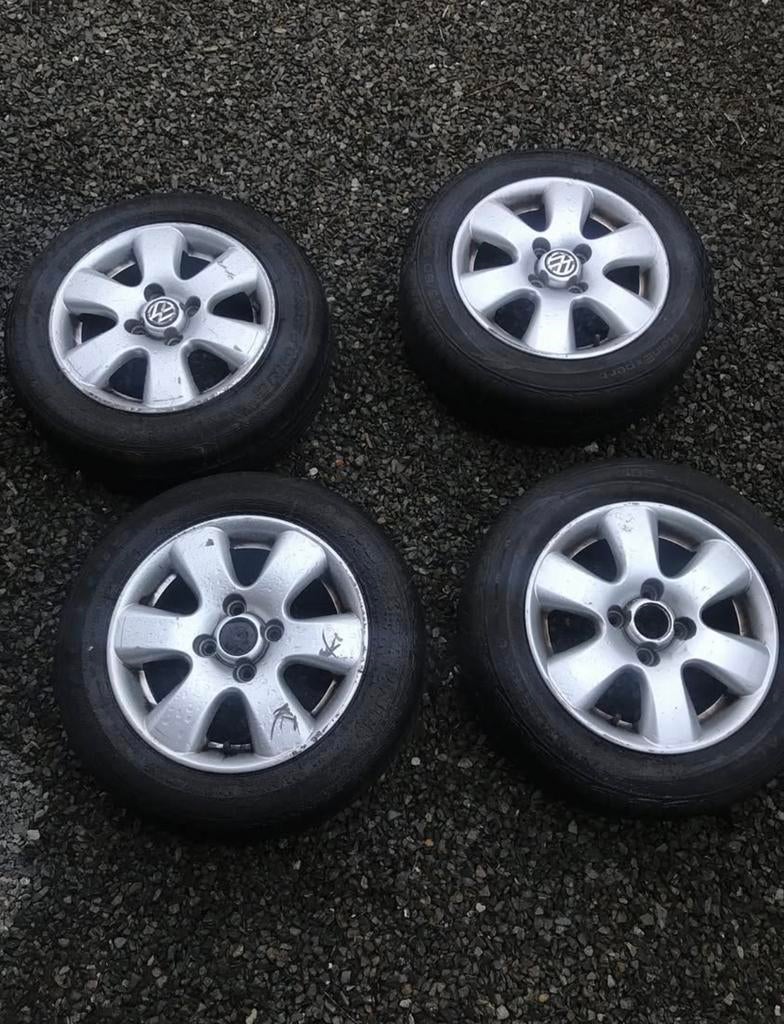 185/60/r14 4 jantes vw avec pneu uniroyal presque neuf, Enlèvement, Comme neuf
