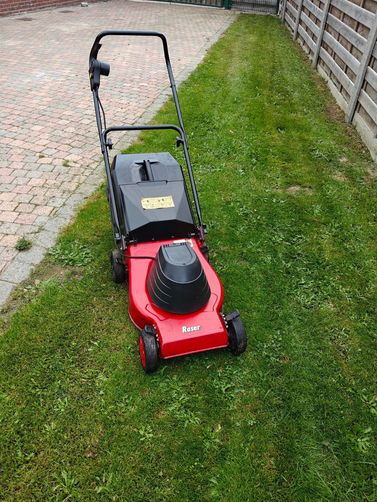 elektrische grasmaaier in goede staat prijs 20 euro, Tuin en Terras, Ophalen of Verzenden, Elektrische grasmaaier