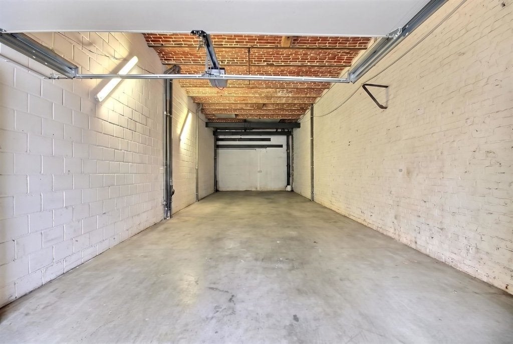 Beveiligde garage voor motoren, Immo, Provincie Henegouwen