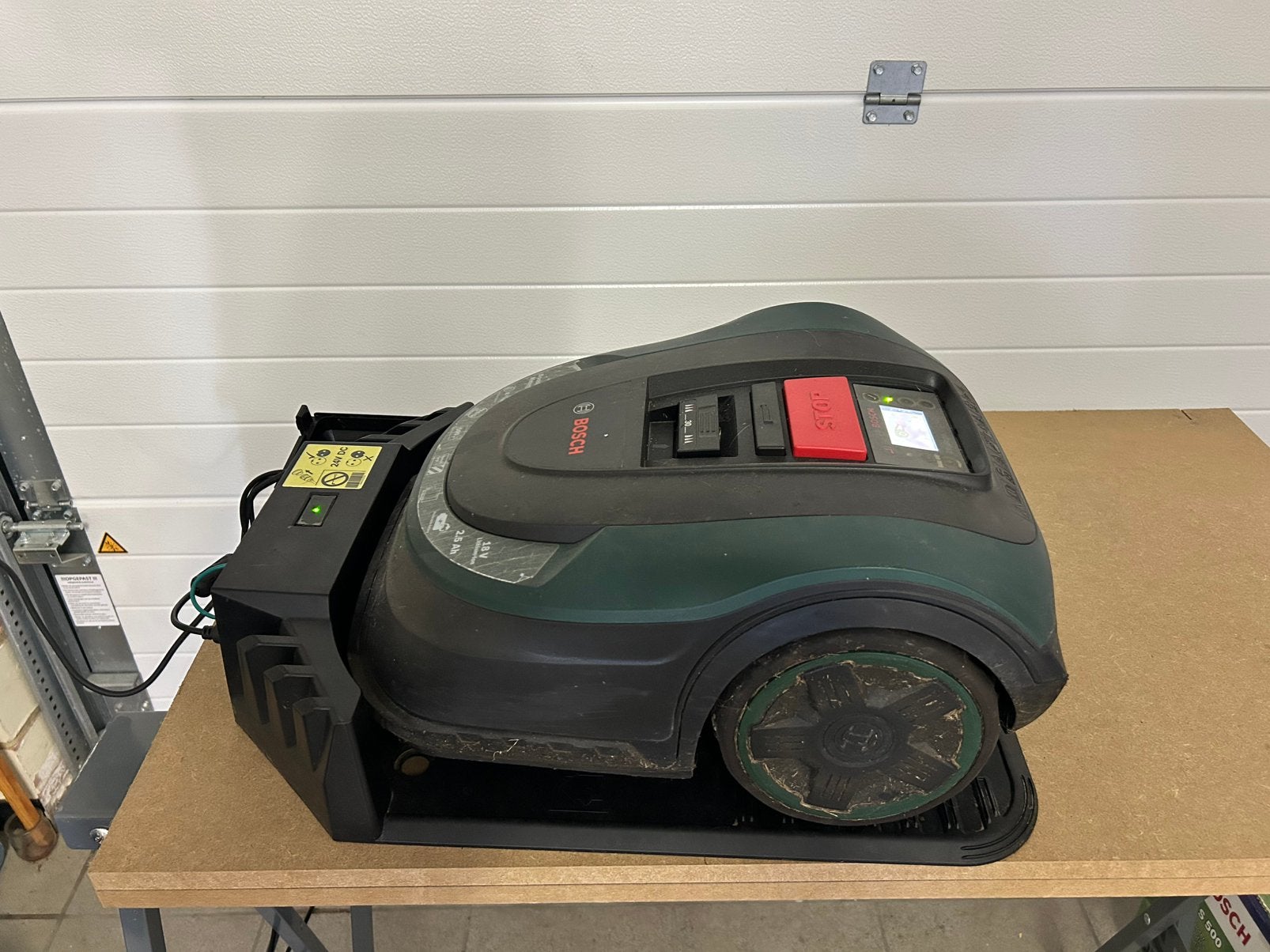 Robo tondeuse BOSCH Indego 500 S, Enlèvement, Utilisé, 20 à 25 cm