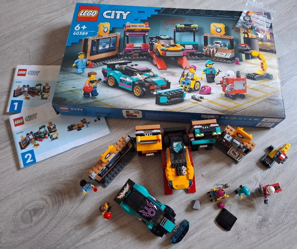 LEGO City 60389 Garage pour voitures personnalisable, City, Lego, Ensemble complet, Comme neuf