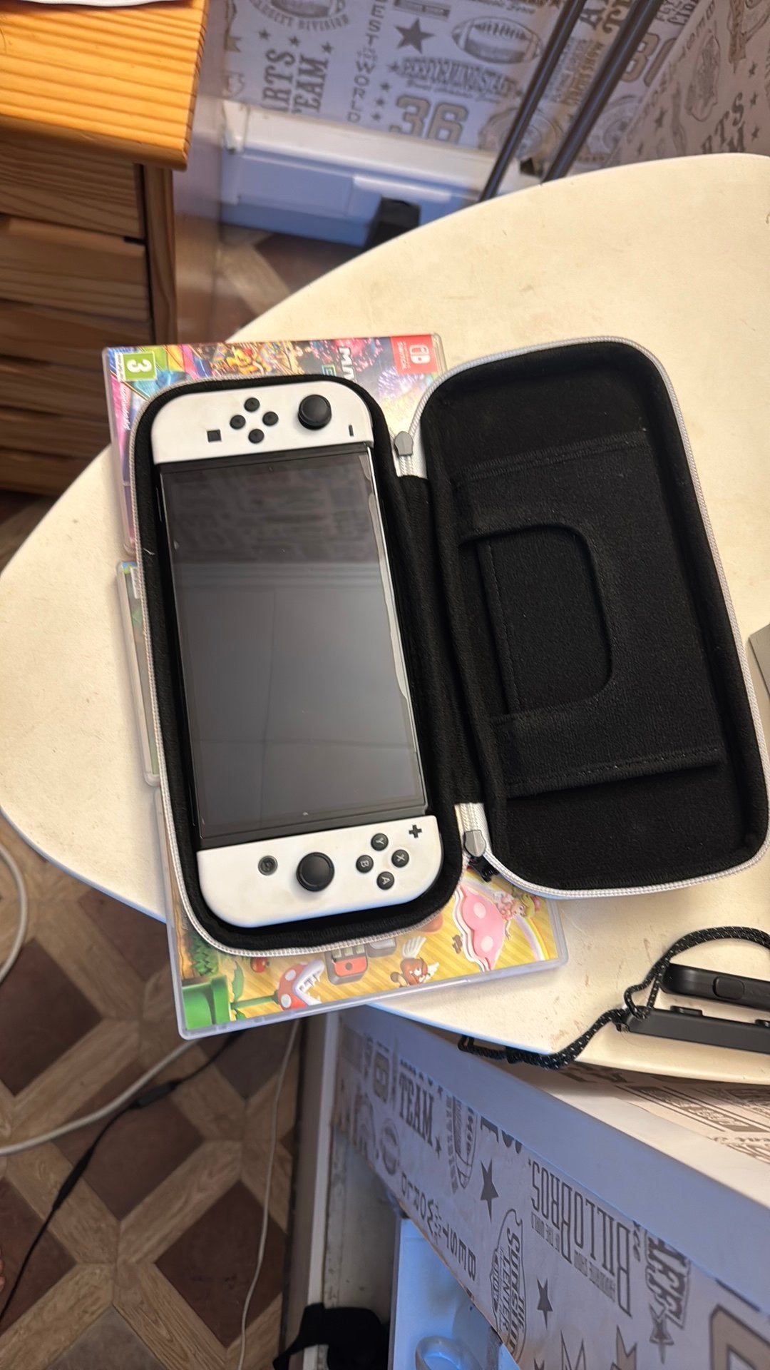 Nintento switch OLED + games en accesoires., Aventure et Action, Comme neuf, Enlèvement, À partir de 3 ans