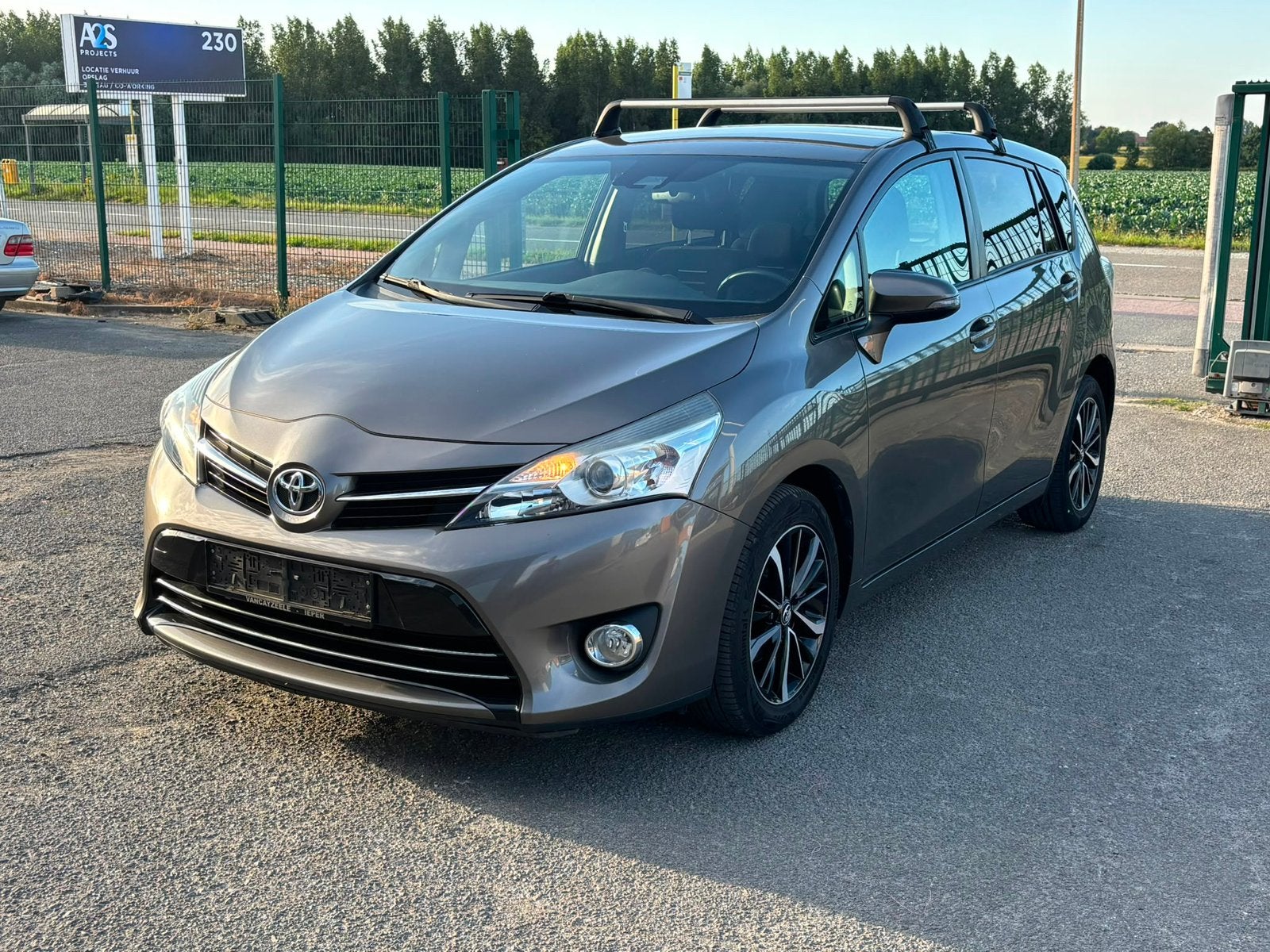 Toyota Verso 1.8 essence boîte automatique gps airco, Argent ou Gris, Achat, Euro 6, Entreprise