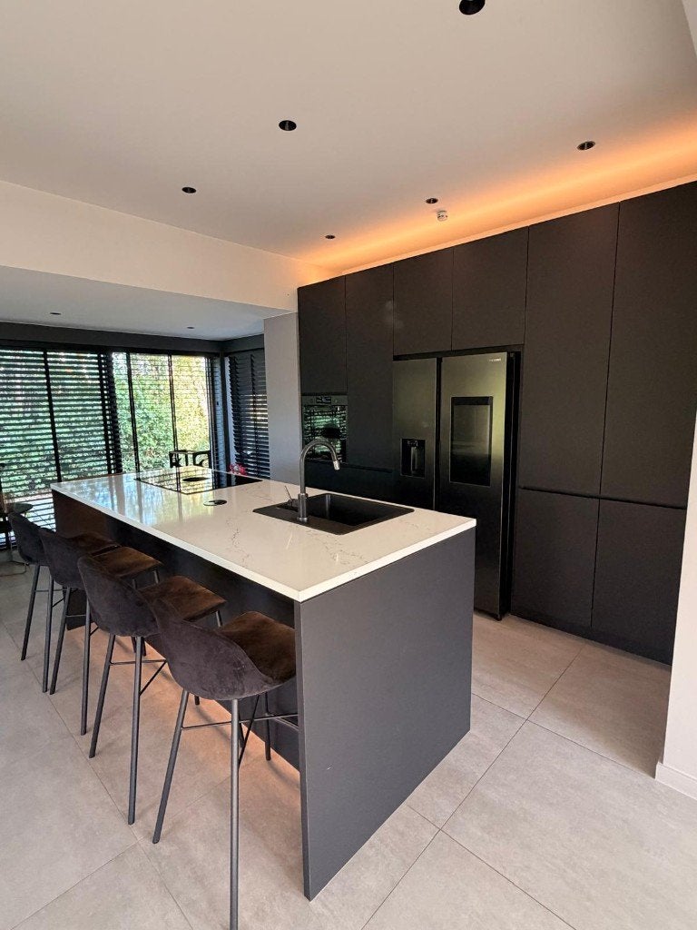 Luxe keuken mat zwart, Granit ou Pierre, Sans poignée, Comme neuf, Enlèvement