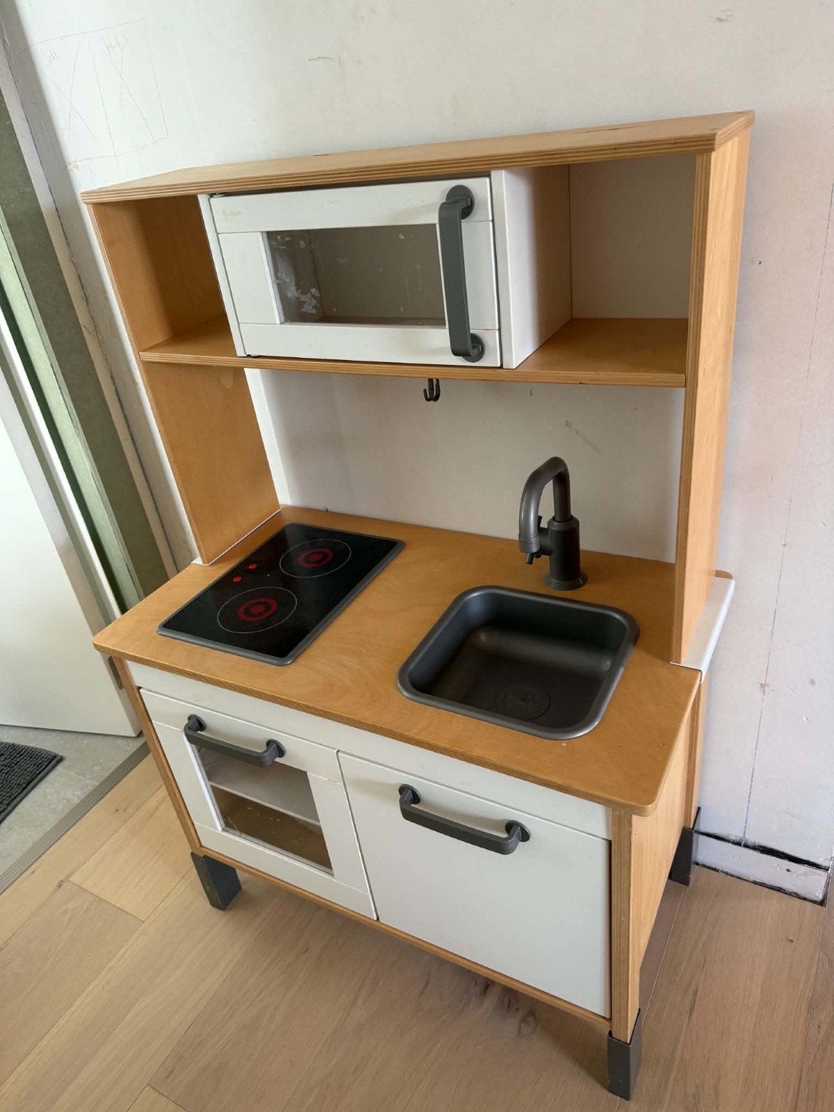 Houten speelkeukentje met alle toebehoren 45€, Ophalen of Verzenden, Speelkeuken
