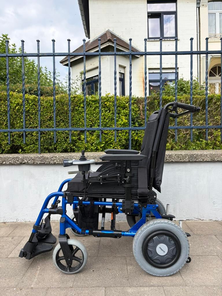 Chaise roulante pliable électrique Invacare Action 4 Neuf, Divers, Enlèvement ou Envoi, Pliant, Comme neuf, Fauteuil roulant électrique