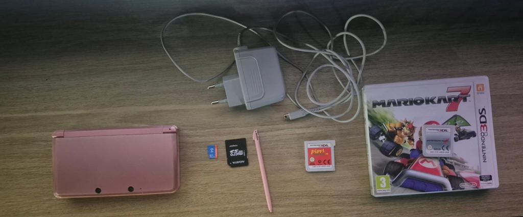 Nintendo 3DS Pink Pack microSD-kaartmodificator 64 GB, Verzenden, 3DS, Roze, Gebruikt
