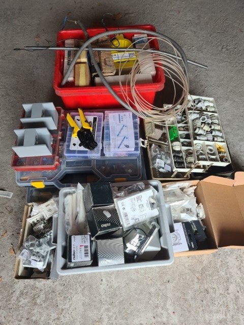 Assortiment elektrisch materiaal, Ophalen, Schakelaar