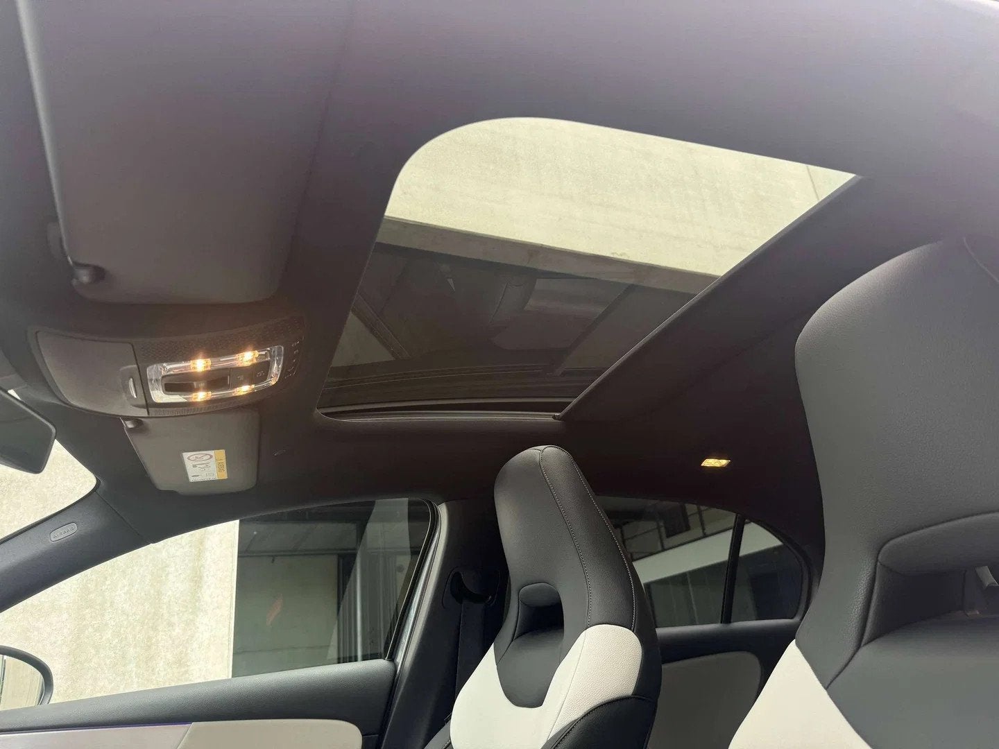 Mercedes-Benz A-CLASS 200 AMG-Pack,Open pano dak,Parkeerhulp, Auto's, Automaat, Gebruikt, 4 cilinders, Bedrijf